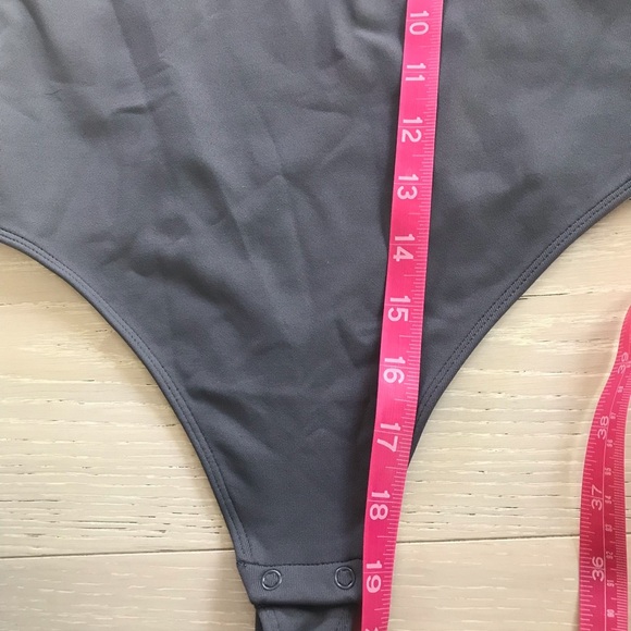 NWT Aritzia Babaton Contour Longsleeve Bodysuit ELEGANT CHARCOAL SZ S small - Picture 7 of 8